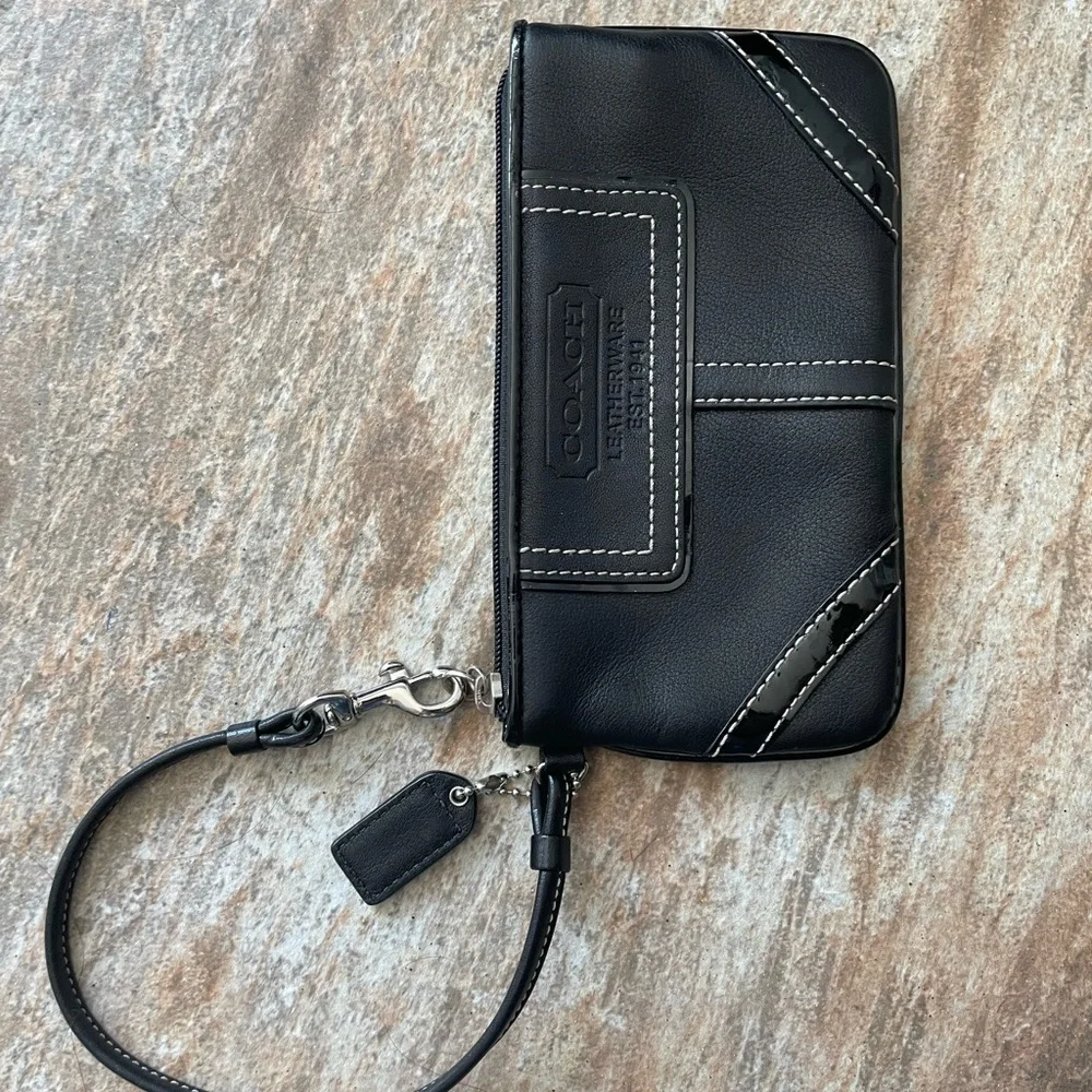 Black Leather coach wristlet - Picture 3 of 9